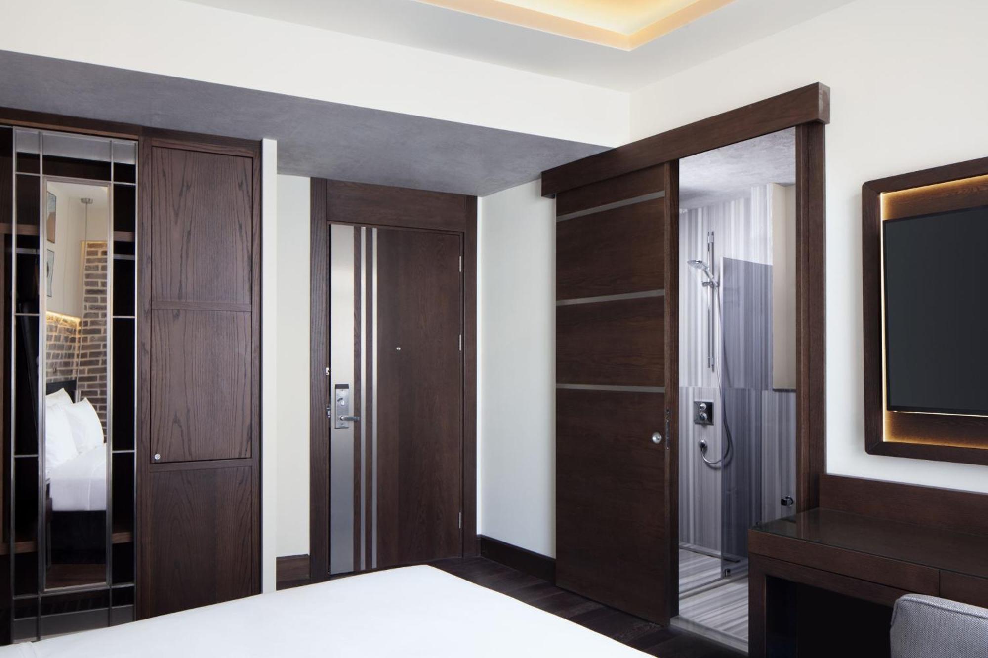 Decamondo Galata, A Tribute Portfolio Hotel Istanbul Eksteriør billede Interior doors
