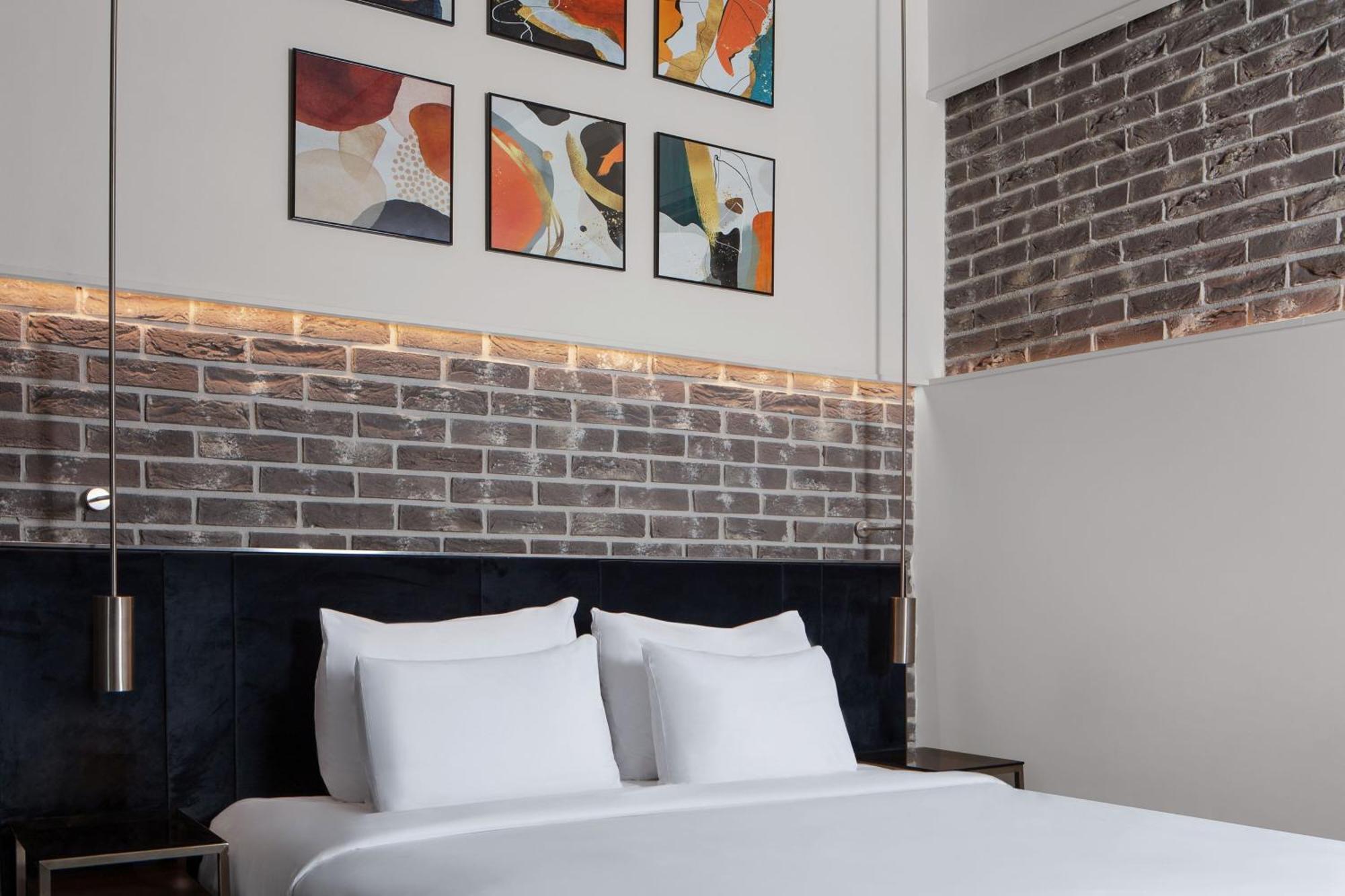 Decamondo Galata, A Tribute Portfolio Hotel Istanbul Eksteriør billede A bedroom at the hotel