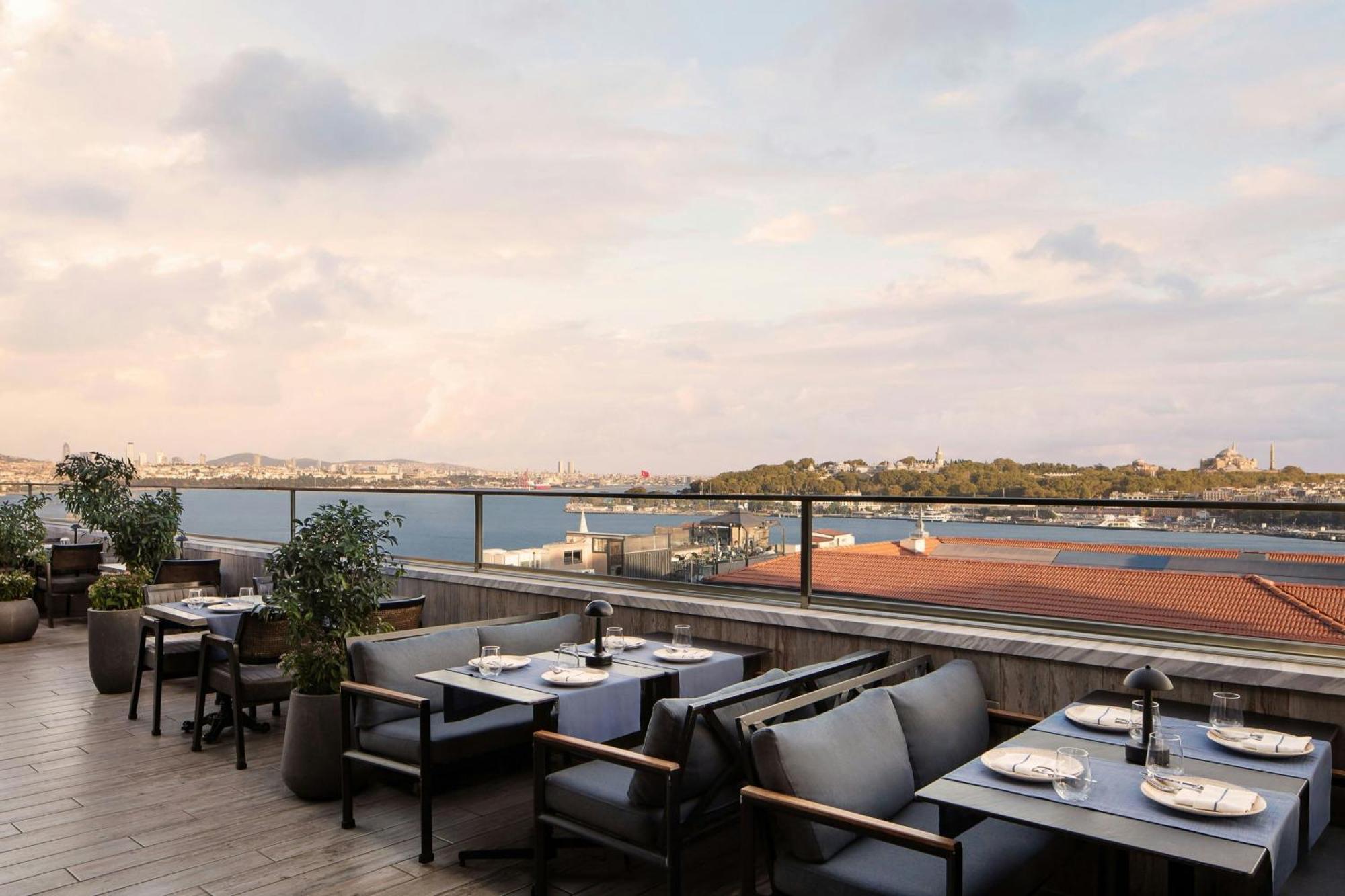 Decamondo Galata, A Tribute Portfolio Hotel Istanbul Eksteriør billede The view from the rooftop